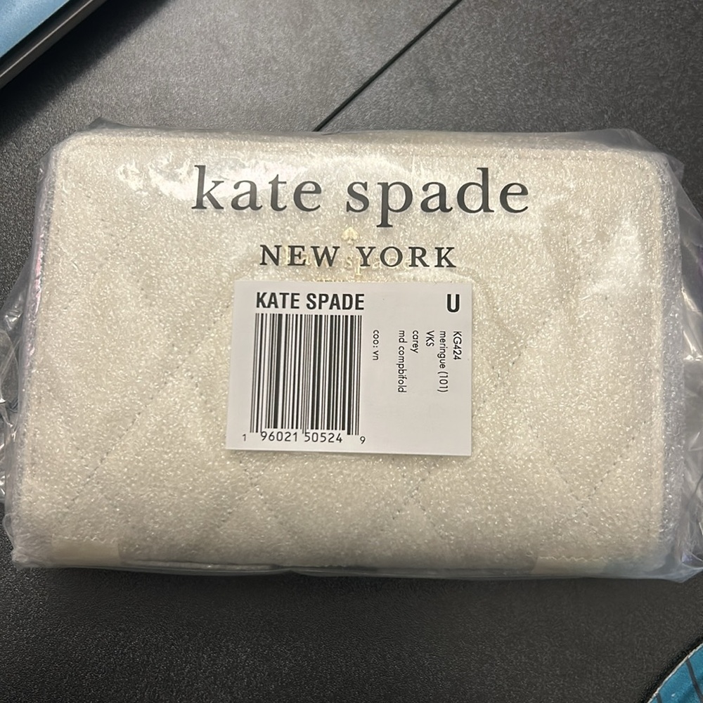 Kate Spade Women Wallet Carey Wallet in Smooth Quilted Leather - Picture 5 of 6